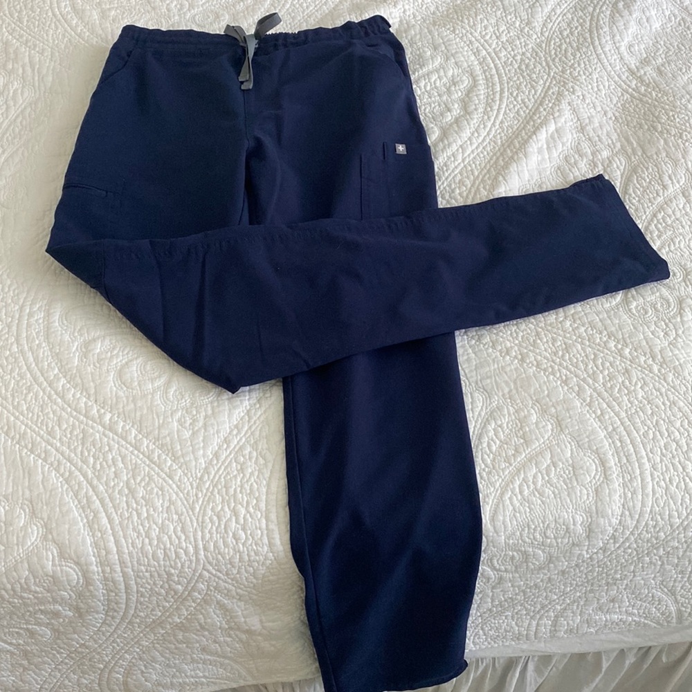 Figs Scrub Bottoms in Navy